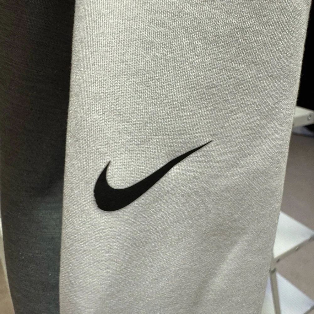 Nike Therma- Fit pullover preloved size S P Ch runs‎ big Women’s size